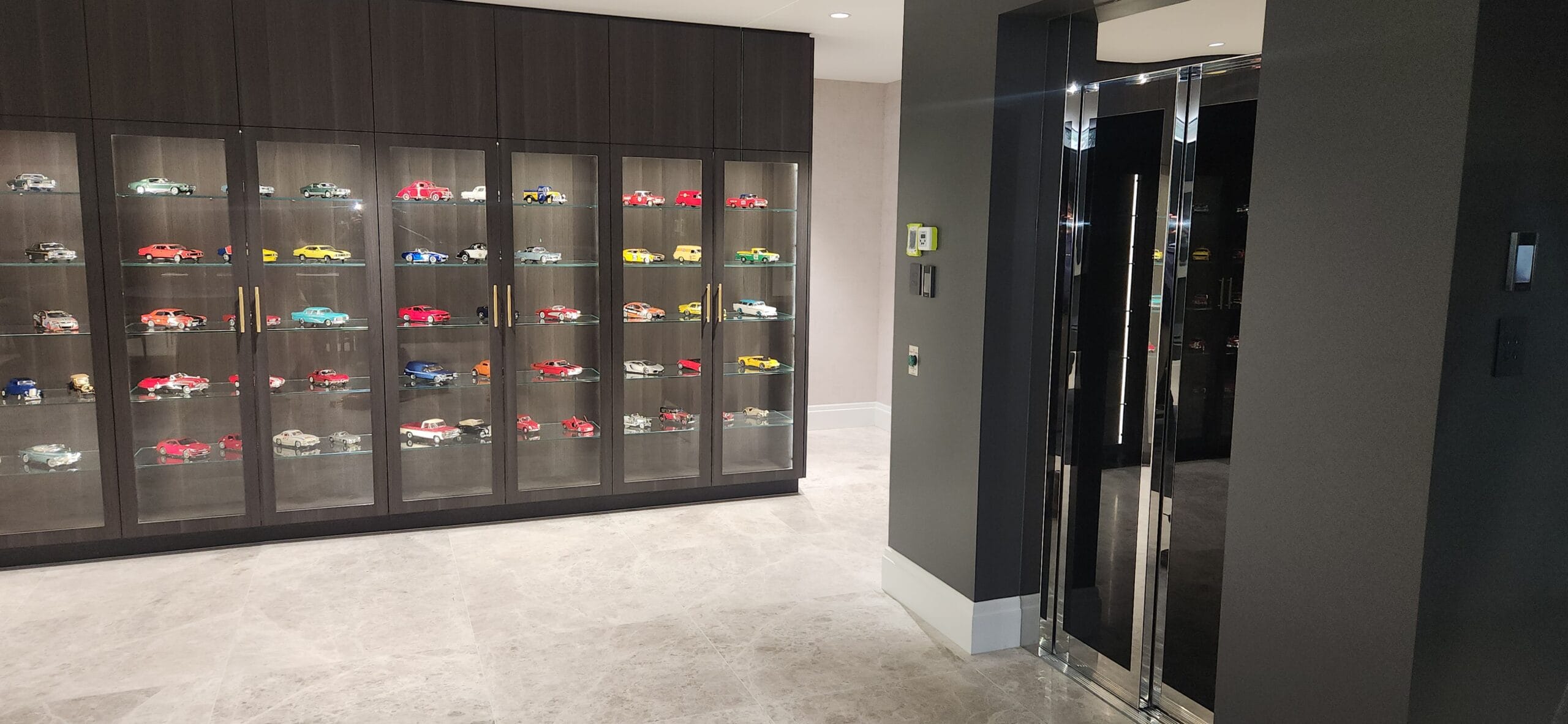 LEO Slender Sanctuary Cove